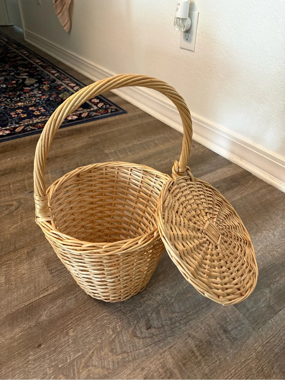 Natural Wicker Basket with Lid and Handle -